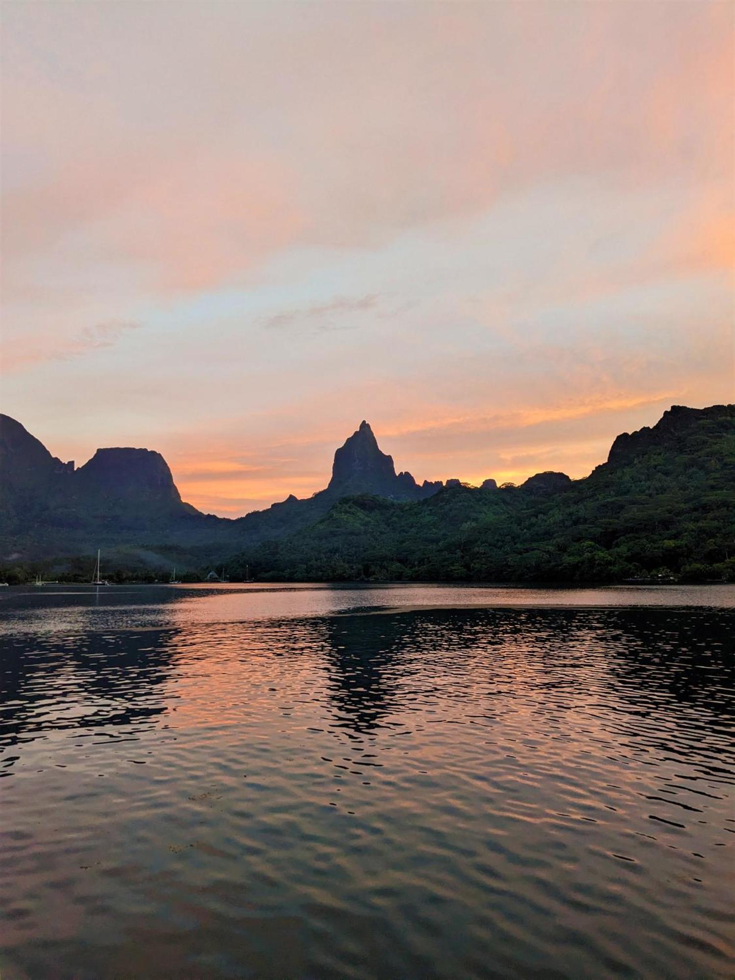 2 Nuits Insolites & 1 Excursion Voile A Bord Du Voilier Mori Ora Moorea Exterior foto